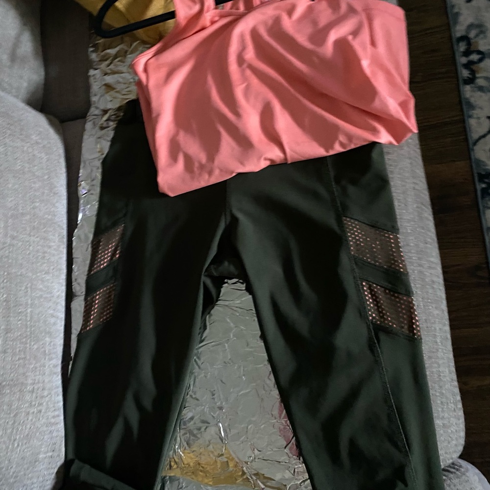 All brands workout pants and top size M